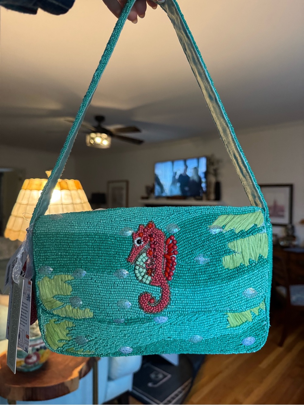 Viral Beaded Bag Seahorse - Picture 2 of 3